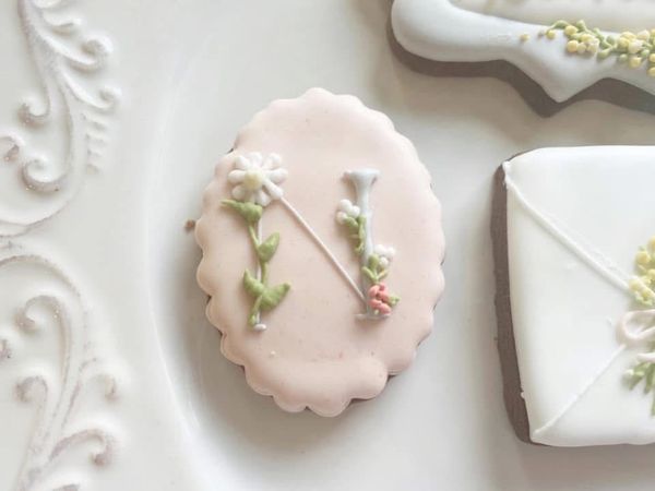 Blush oval cookie