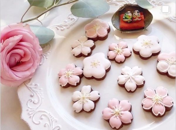 Sakura iced cookies
